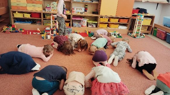 „Spíte či bdíte?“